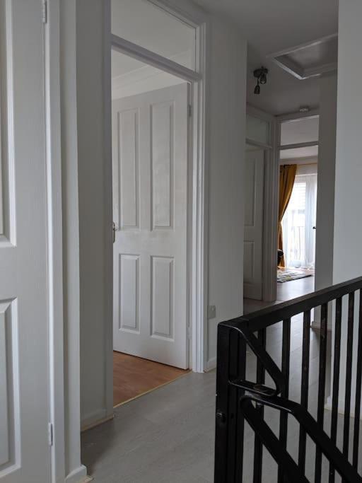 Private 2 Bed Flat Close To Excel & City Airport London Exterior photo