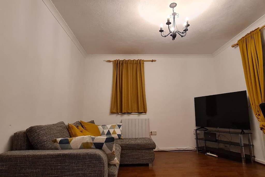 Private 2 Bed Flat Close To Excel & City Airport London Exterior photo